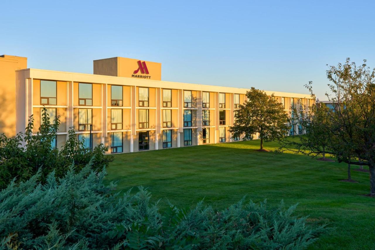 | Washington Dulles Airport Marriott