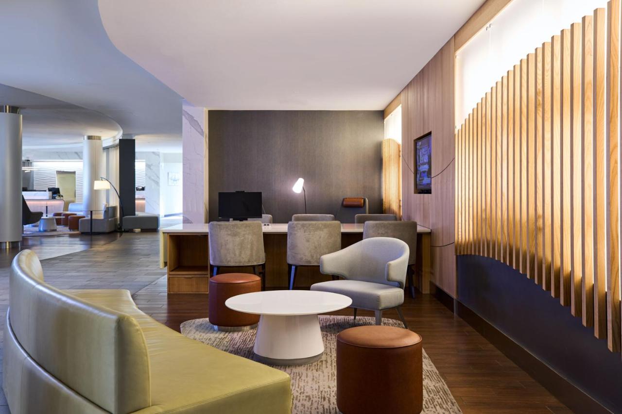| Washington Dulles Airport Marriott