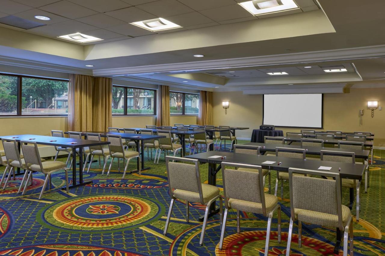 | Washington Dulles Airport Marriott