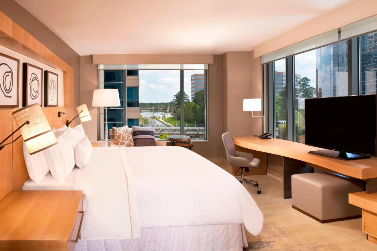 Premium King, Larger Guest room, 1 King, Waterway view at The Westin At The Woodlands