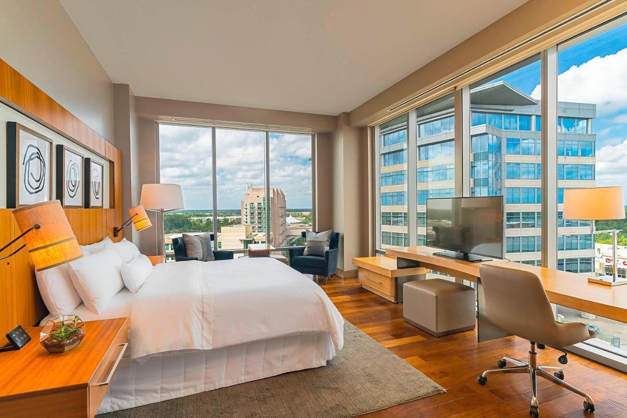 Premium King, Larger Guest room, 1 King, Waterway view at The Westin At The Woodlands