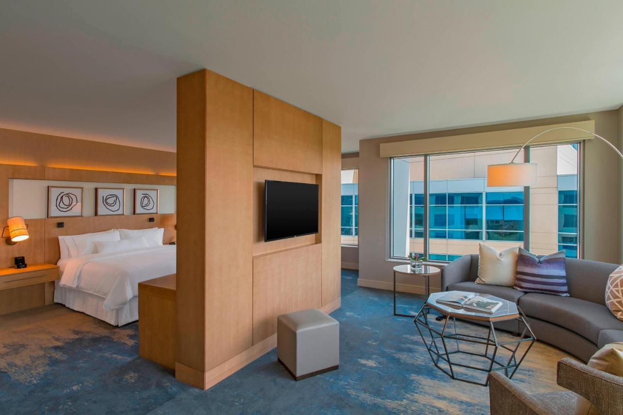 Executive Suite, 1 Bedroom Suite, 1 King at The Westin At The Woodlands