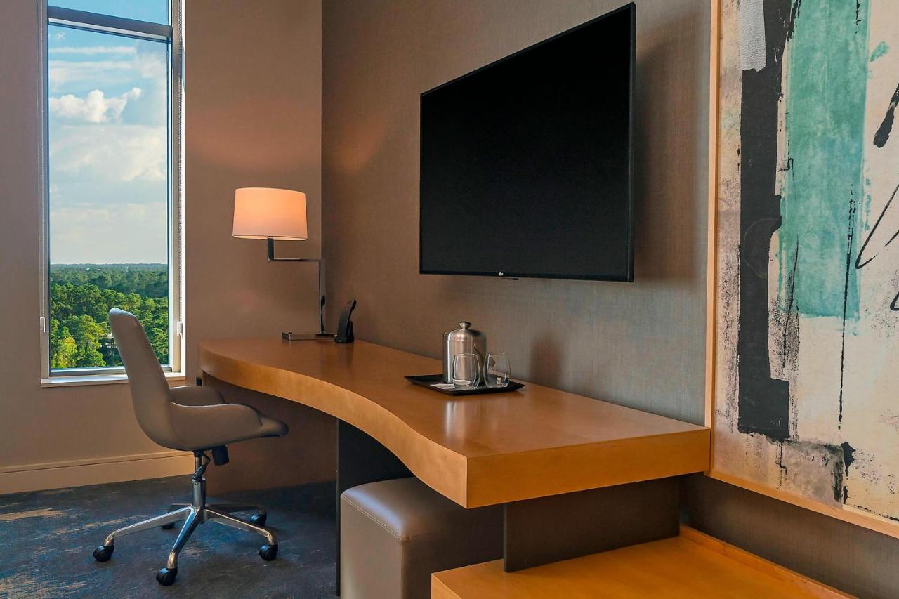 Executive King, Larger Guest room, 1 King at The Westin At The Woodlands