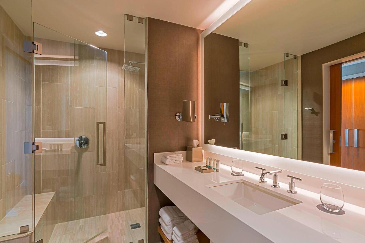 Executive Suite, 1 Bedroom Suite, 1 King at The Westin At The Woodlands