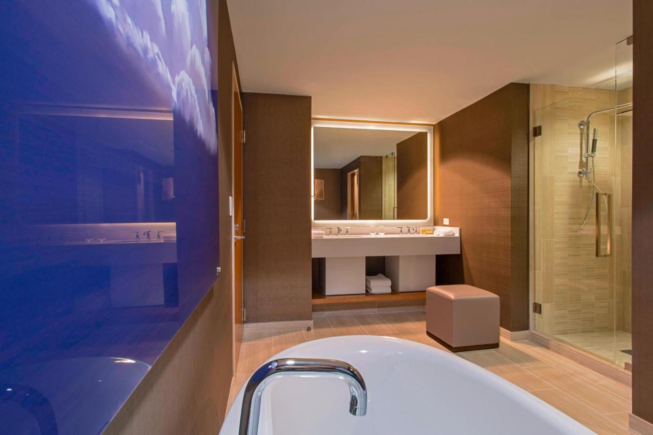 Executive Suite, 1 Bedroom Suite, 1 King at The Westin At The Woodlands