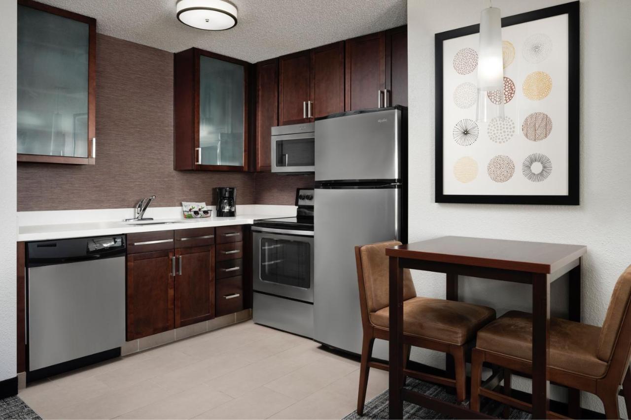 1 Bedroom Suite, 1 King, Sofa bed at Residence Inn by Marriott Grand Rapids Airport