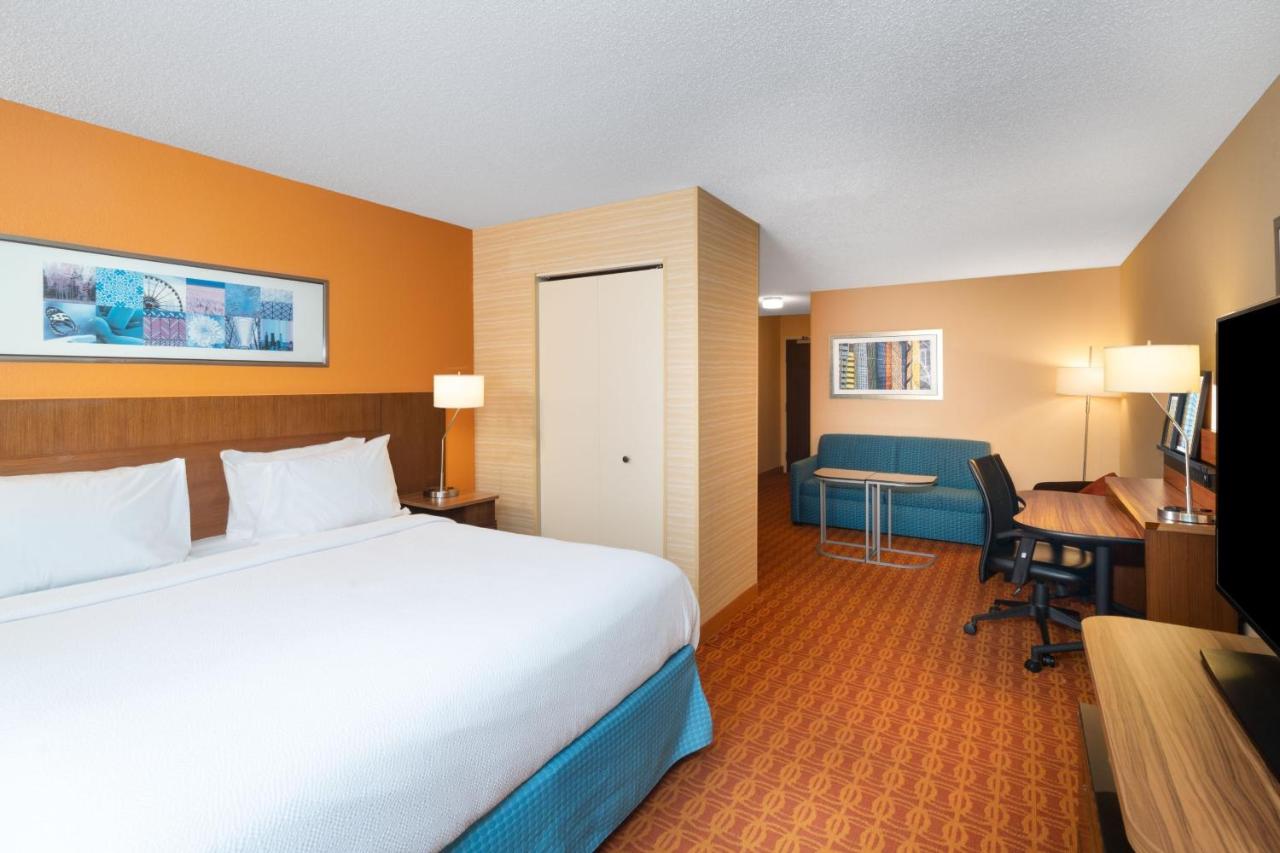 Executive King Suite at Smyrna Nashville Fairfield Inn & Suites by Marriott