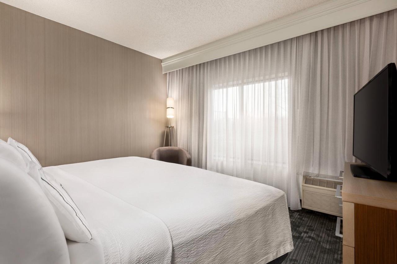 King Suite with Sofa Bed at Courtyard by Marriott Roseville
