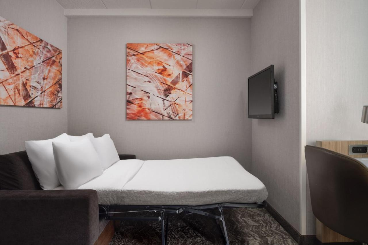 King Suite at SpringHill Suites Minneapolis-St Paul Airpt/Mall of America