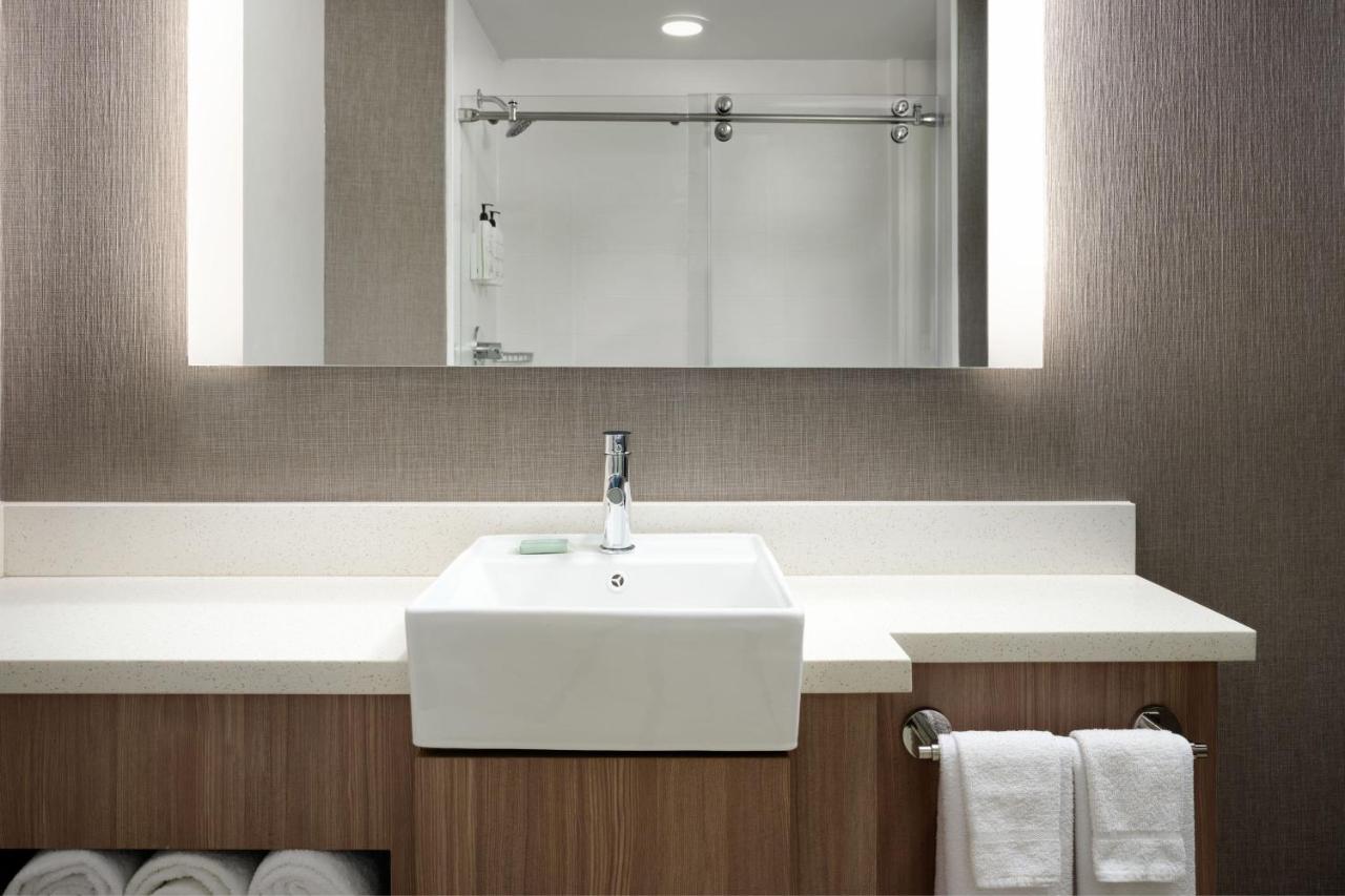King Suite at SpringHill Suites Minneapolis-St Paul Airpt/Mall of America