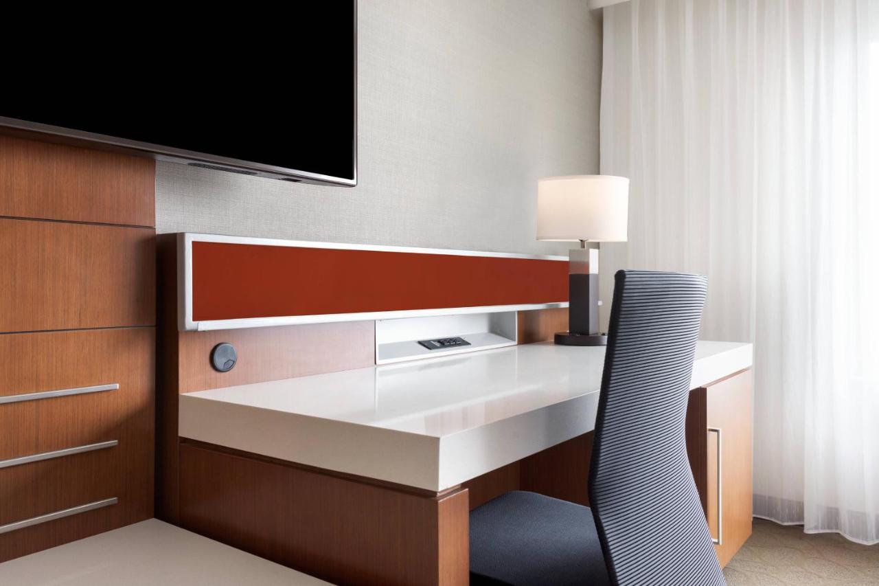 Guest Room, 1 King at Delta Hotels by Marriott Indianapolis Airport