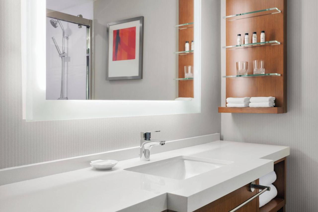Guest Room, 1 King at Delta Hotels by Marriott Indianapolis Airport
