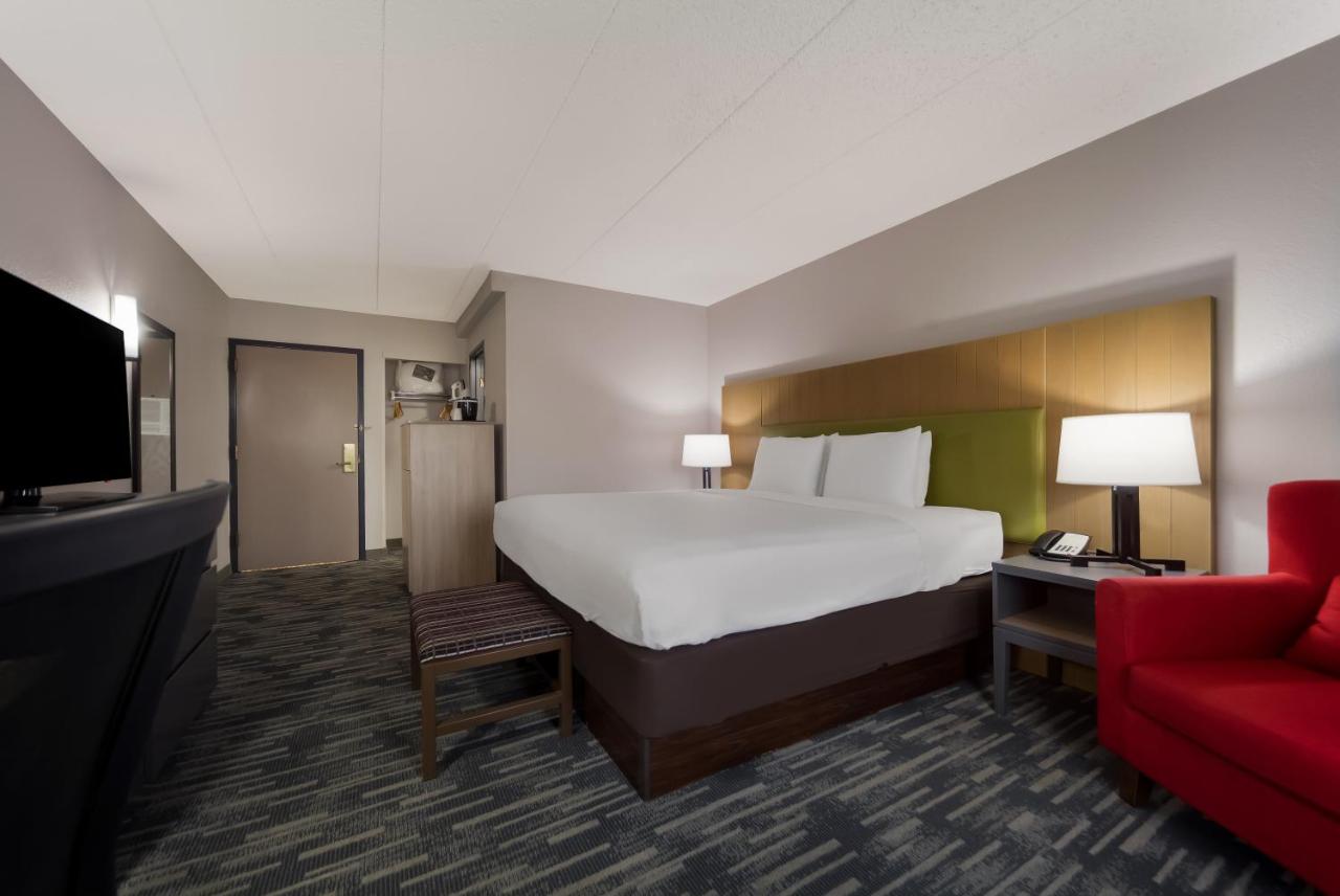 King Room - Non-Smoking at Wingate by Wyndham Lincoln Airport East I-80