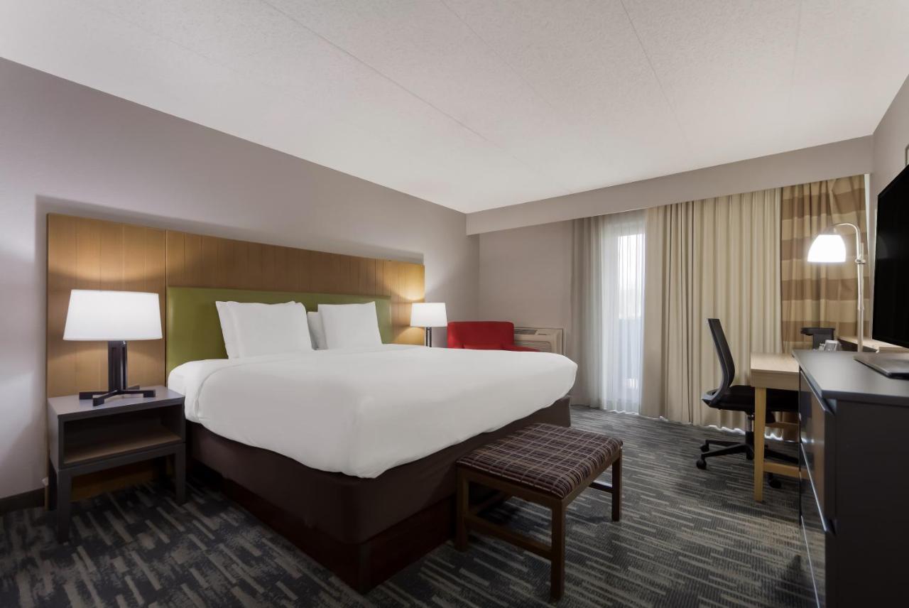 King Suite with Terrace - Non-Smoking at Wingate by Wyndham Lincoln Airport East I-80