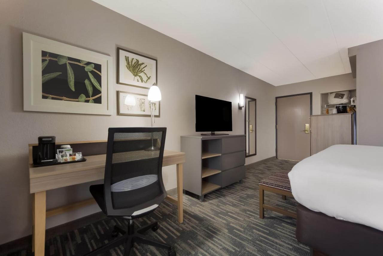 King Room - Non-Smoking at Wingate by Wyndham Lincoln Airport East I-80