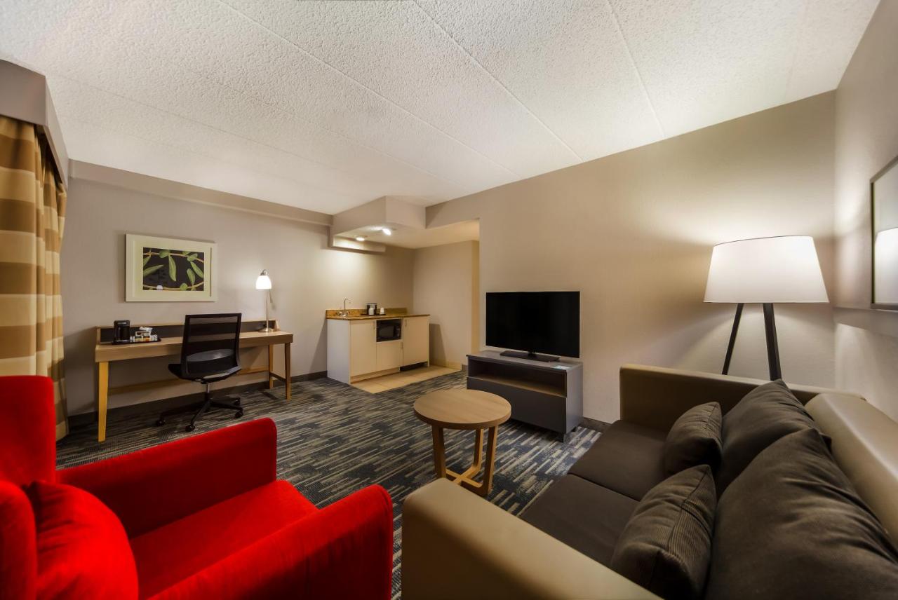 One-Bedroom King Suite with Sofa Bed - Non-Smoking at Wingate by Wyndham Lincoln Airport East I-80