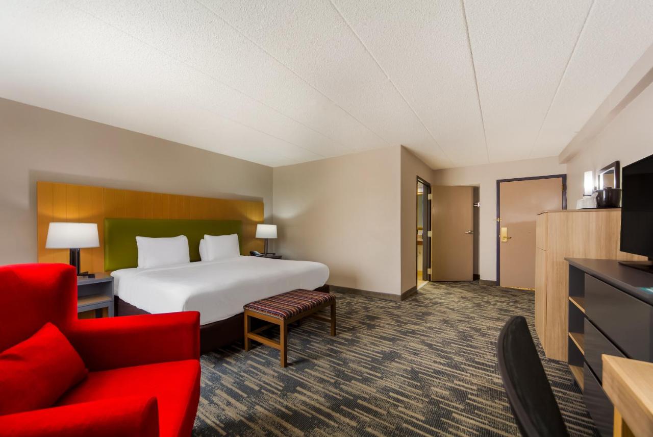 King Room - Non-Smoking at Wingate by Wyndham Lincoln Airport East I-80