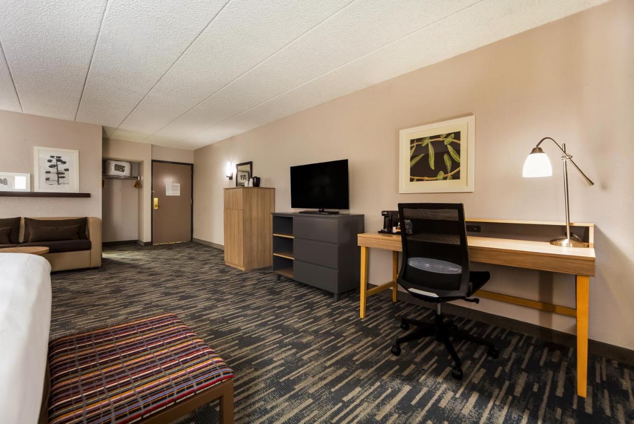 King Studio with Sofa Bed - Non-Smoking at Wingate by Wyndham Lincoln Airport East I-80