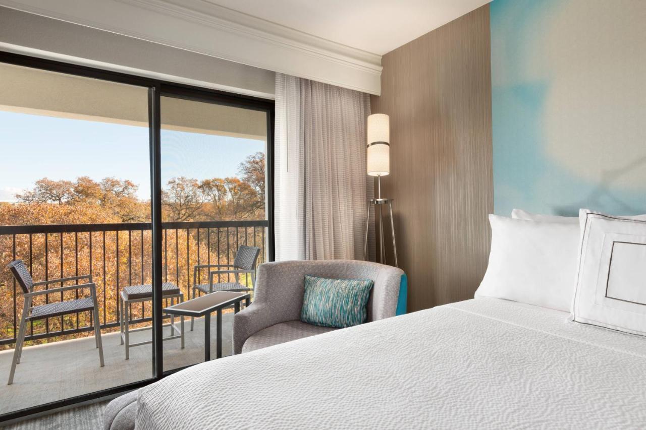 Queen Room with Two Queen Beds and Balcony at Courtyard by Marriott Roseville