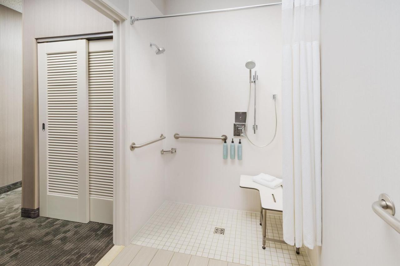 King Room with Sofa Bed at Courtyard by Marriott Roseville