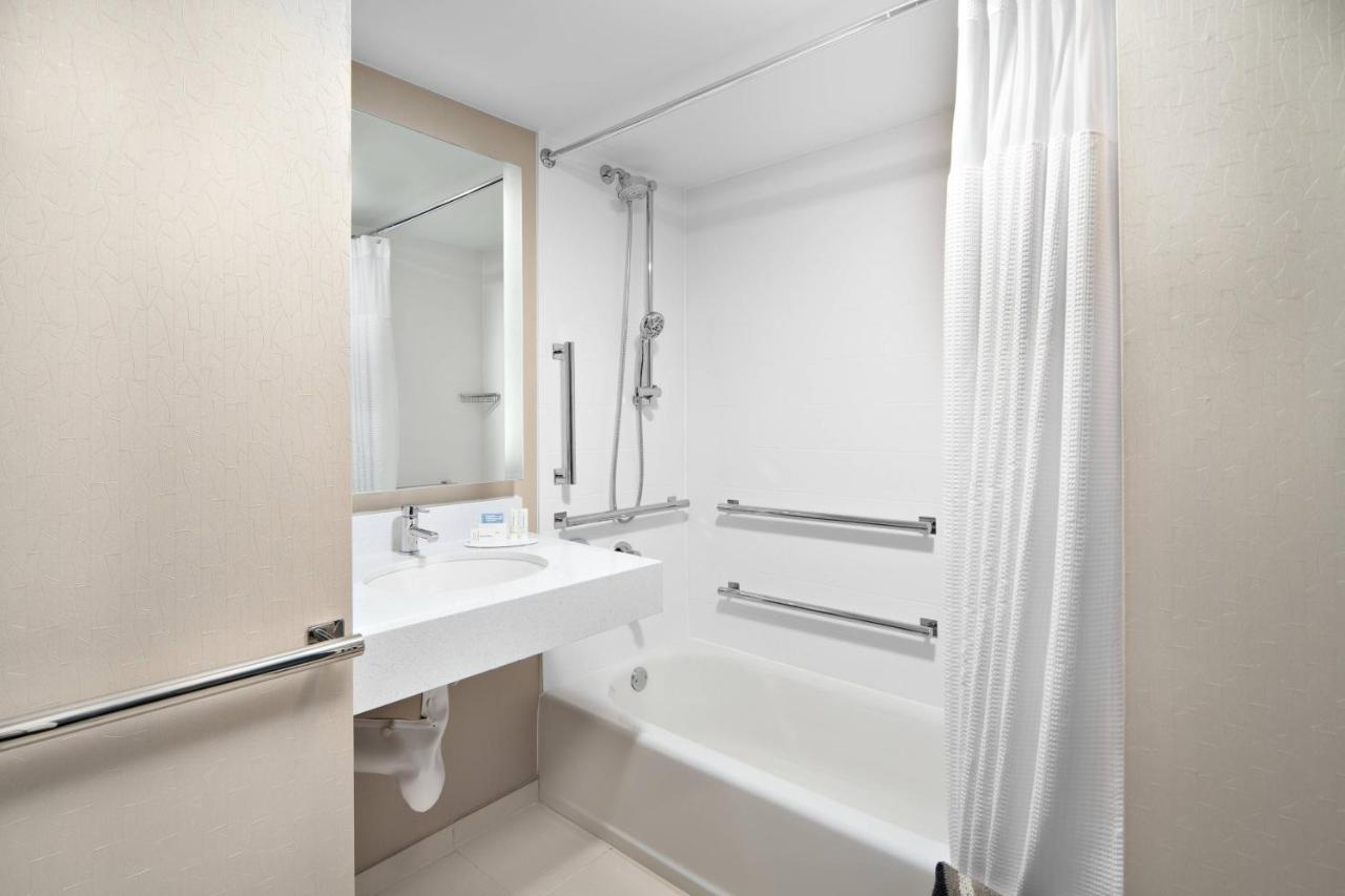 Suite, 1 Queen at SpringHill Suites Houston Hobby Airport
