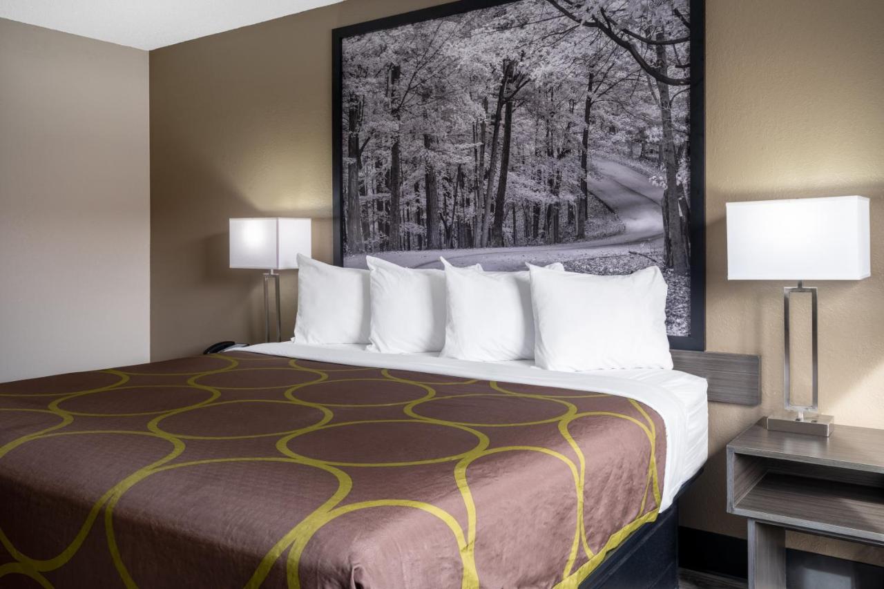 King Room - Non-Smoking at Super 8 by Wyndham Merrillville