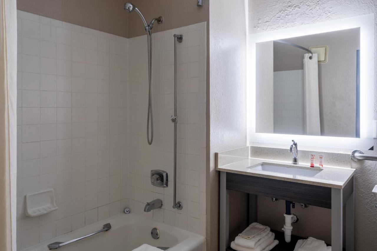 King Room - Mobility Access/Non-Smoking at Super 8 by Wyndham Merrillville