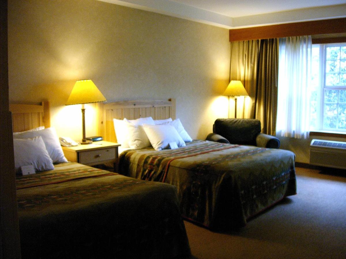Queen Room with Two Queen Beds at Heathman Lodge