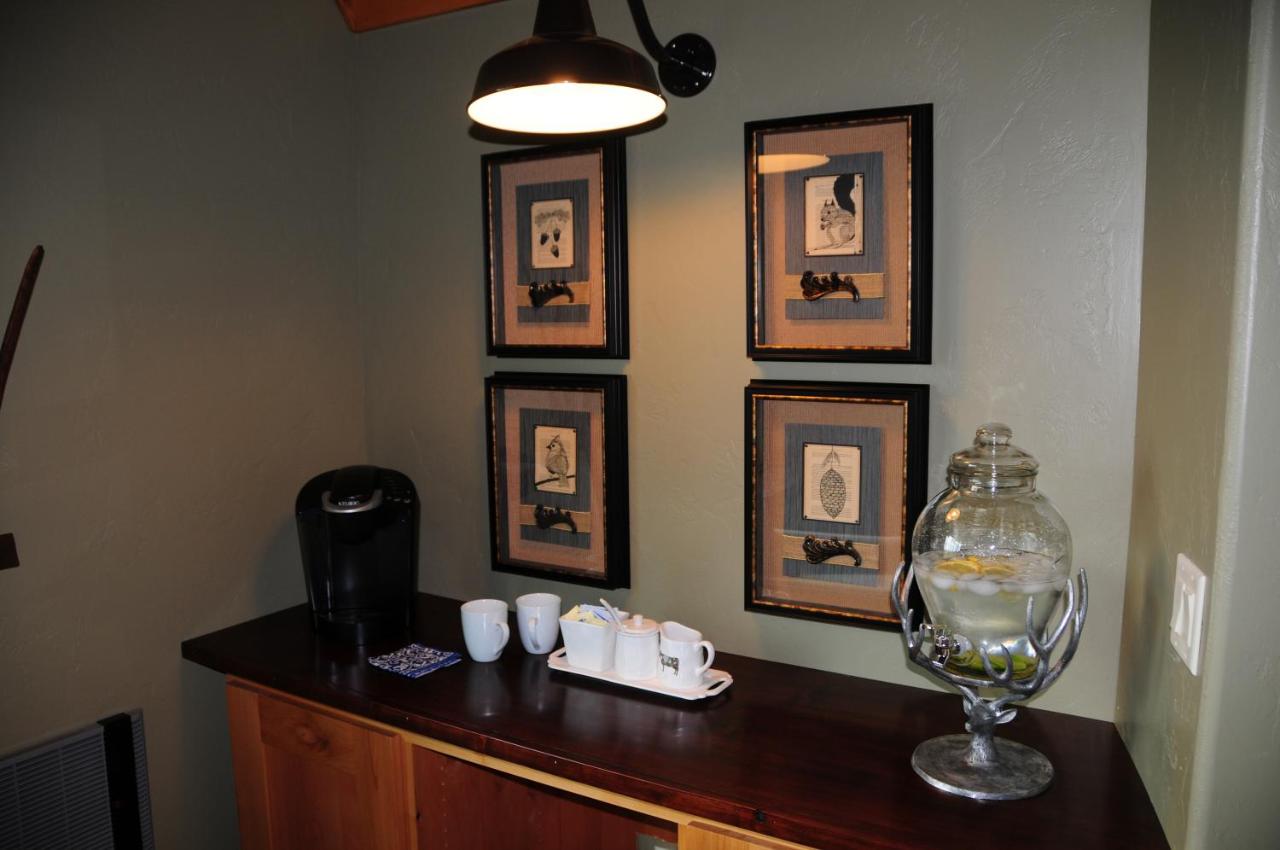 | Fin and Feather Inn