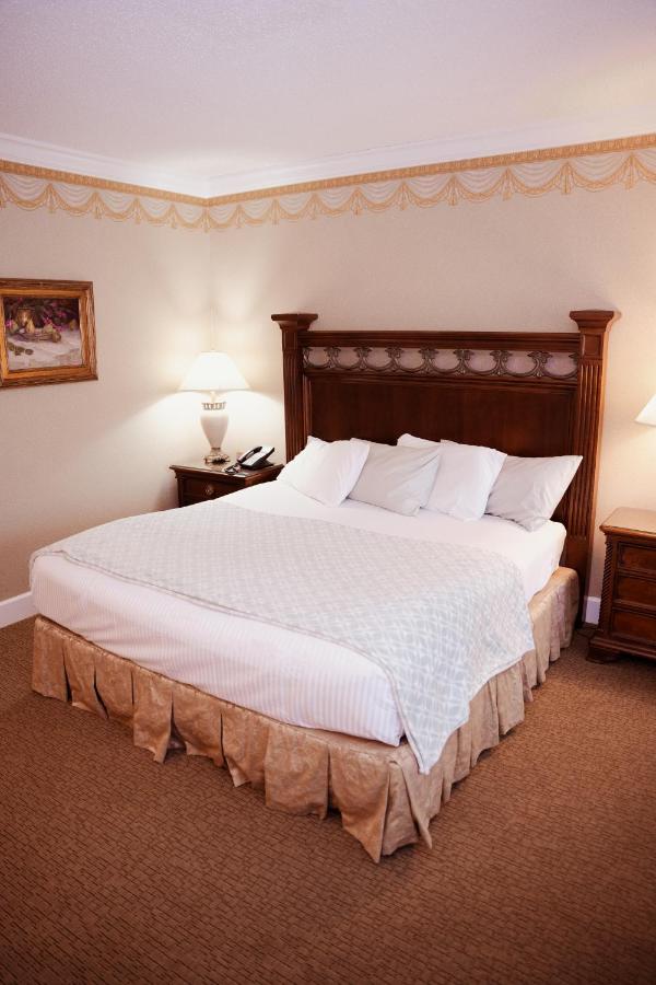 | Phoenix Inn Resort