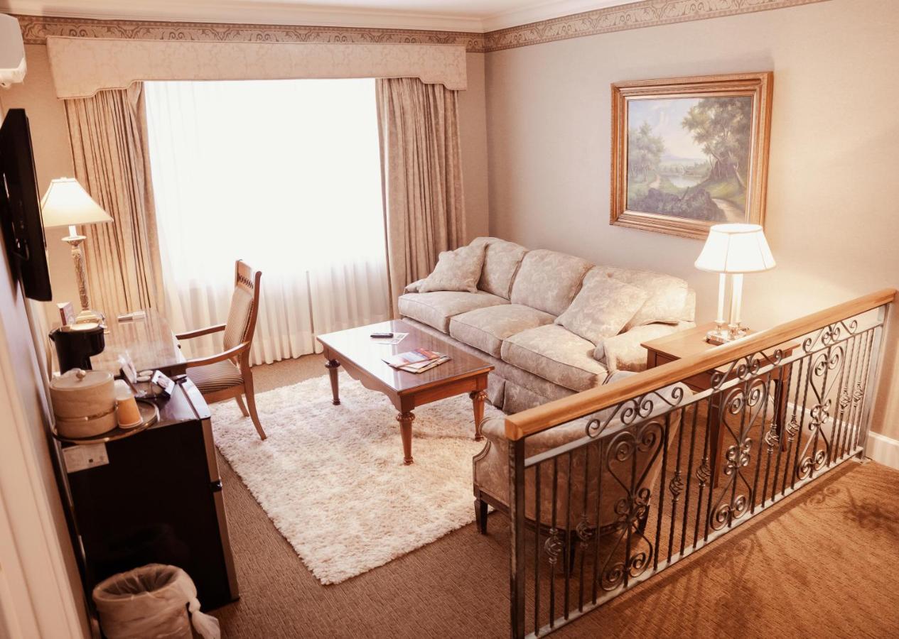 | Phoenix Inn Resort