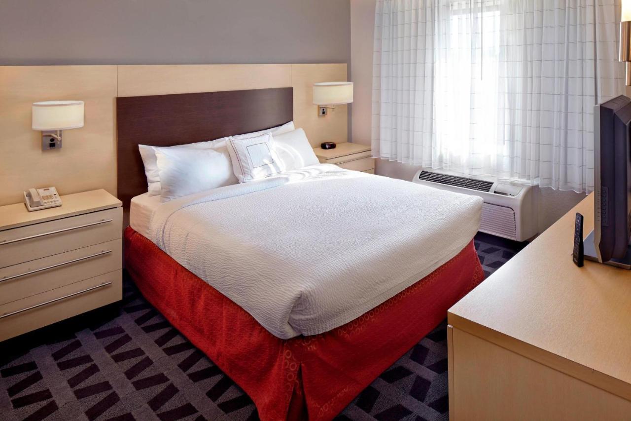 One-Bedroom Queen Suite with Sofa Bed at TownePlace Suites by Marriott Albany Downtown/Medical Center