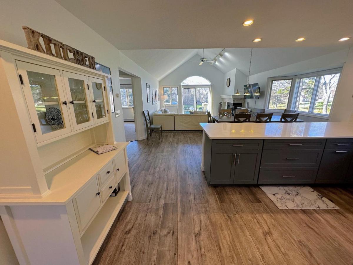 | F7 Comfortable golf course townhouse within walking distance of Mount Washington Hotel