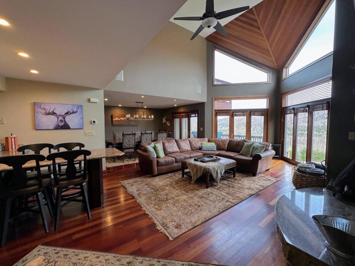 | C2 Luxurious townhome, stunning views, AC, stone fireplace, beautiful kitchen STEPS TO SKI TRAIL