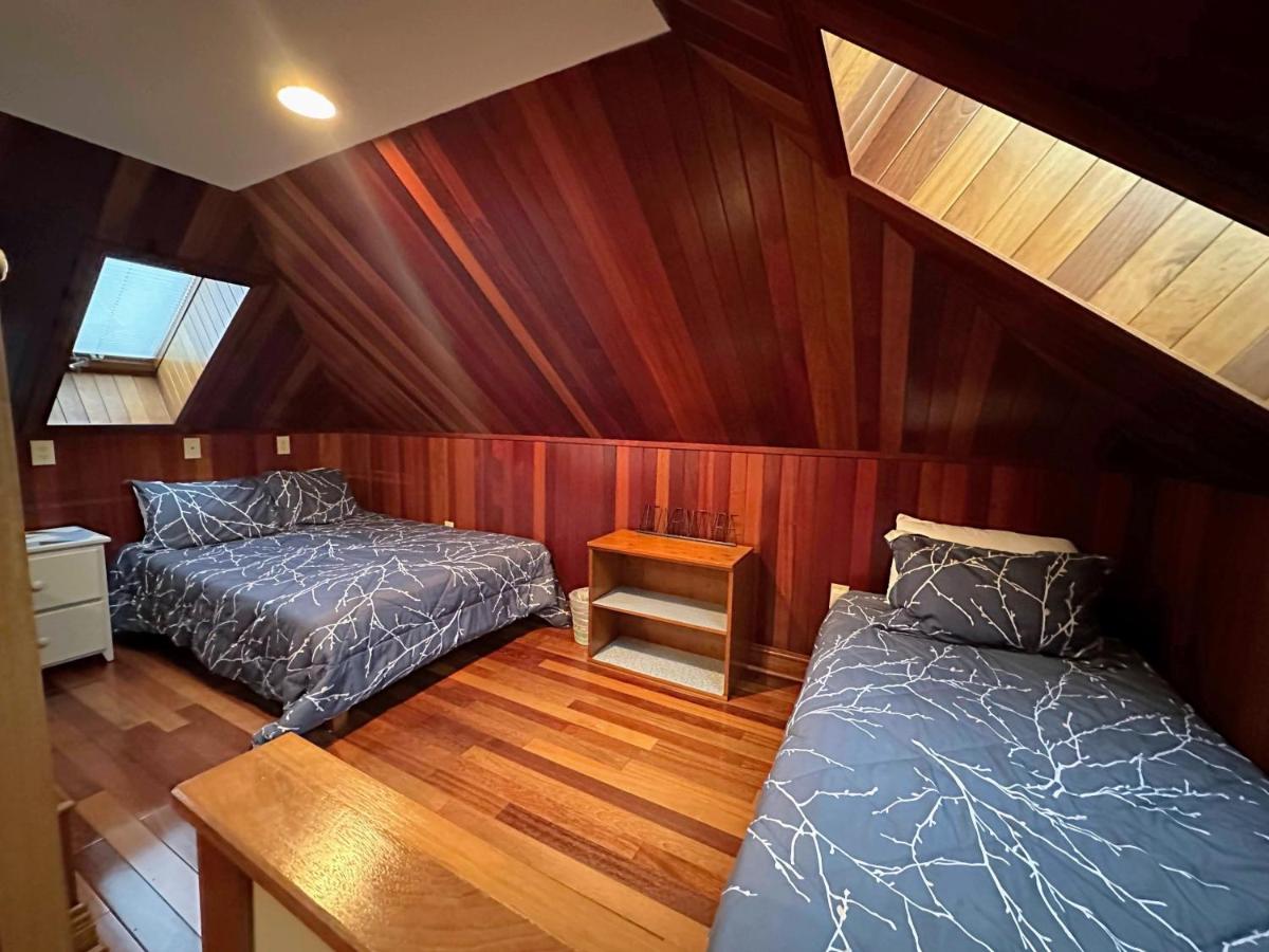| C2 Luxurious townhome, stunning views, AC, stone fireplace, beautiful kitchen STEPS TO SKI TRAIL