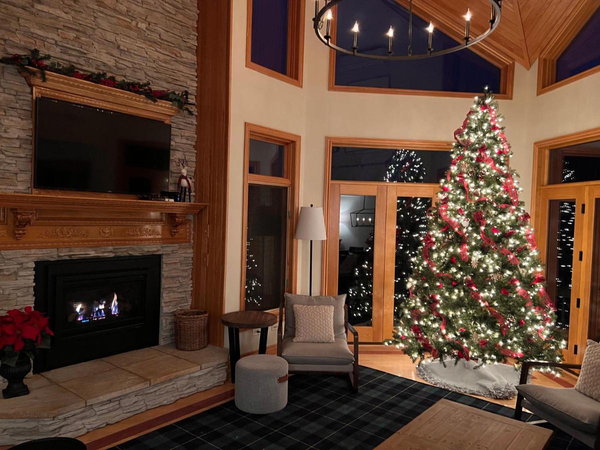 | CR1 Top Rated Ski-In Ski-Out Townhome Great views fireplaces fast wifi AC - Short walk to slopes