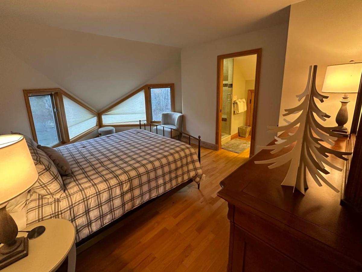 | CR1 Top Rated Ski-In Ski-Out Townhome Great views fireplaces fast wifi AC - Short walk to slopes