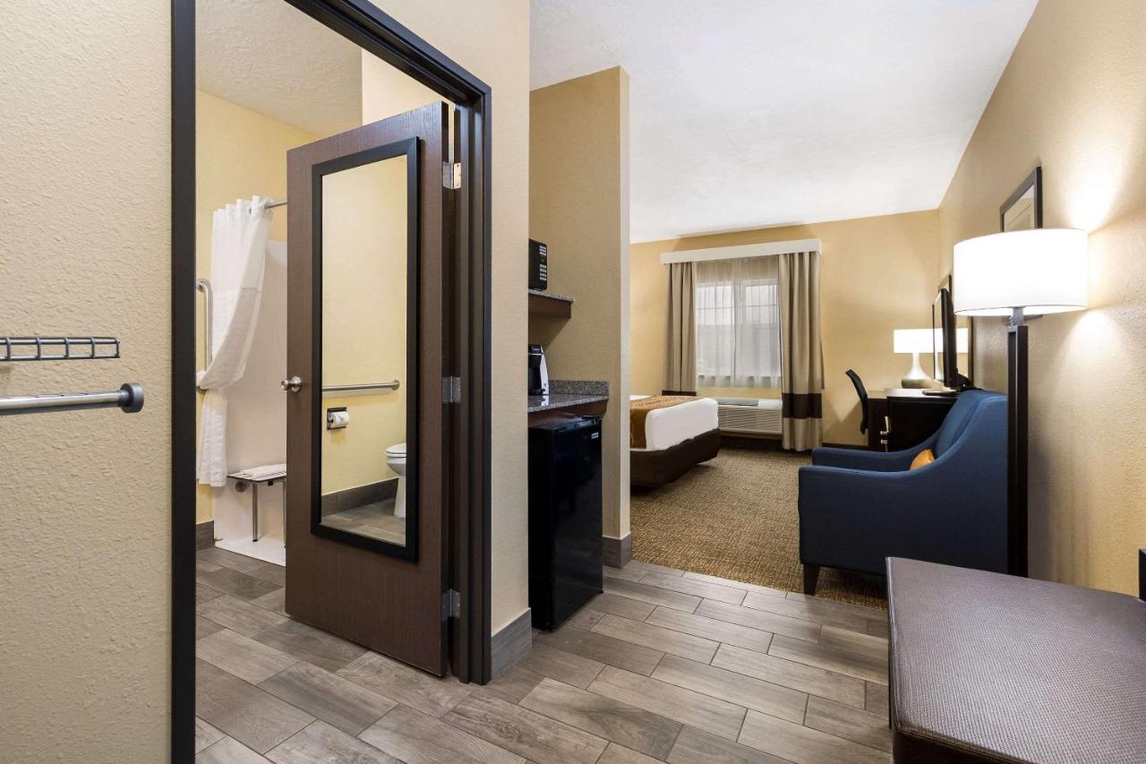 King Room - Disability Access - Non-Smoking at Comfort Inn Yankton SD