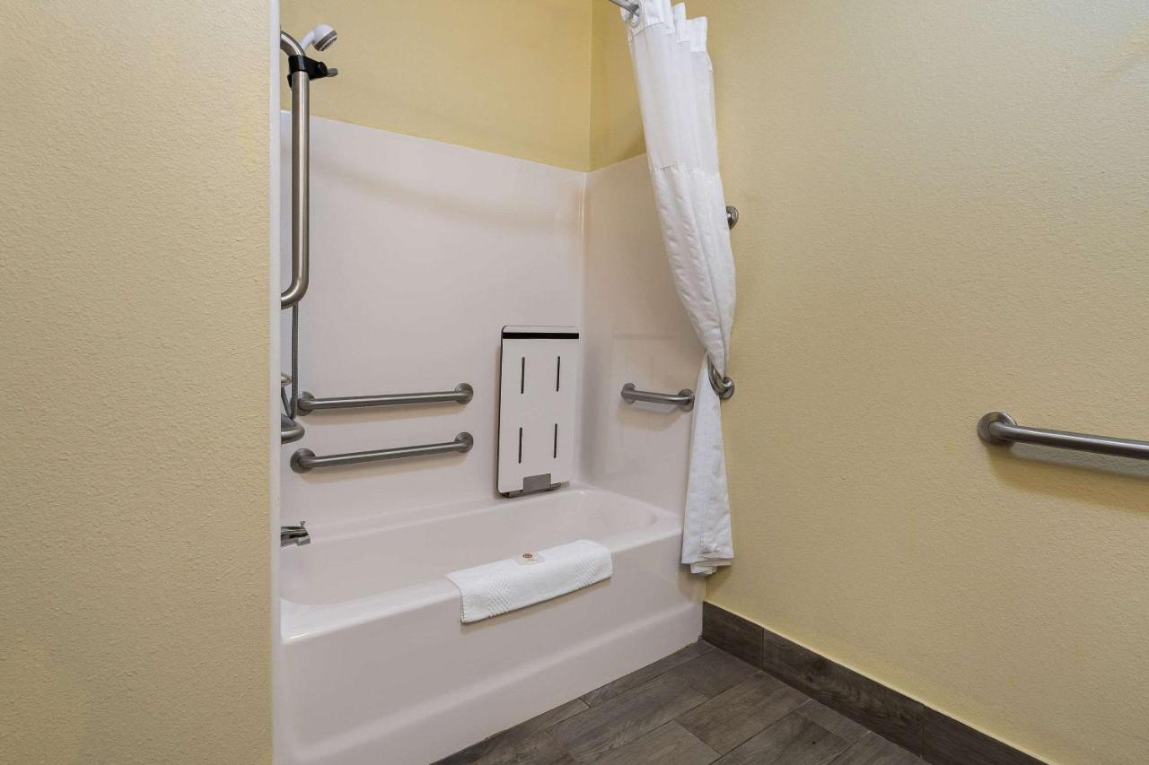 King Room - Disability Access - Non-Smoking at Comfort Inn Yankton SD