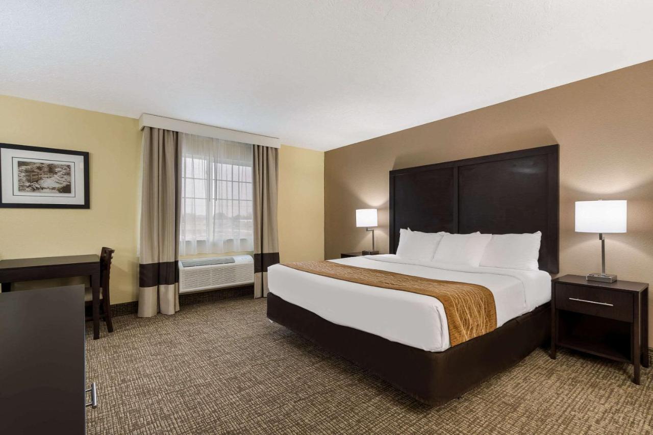 King Suite with Spa Bath - Non-Smoking at Comfort Inn Yankton SD