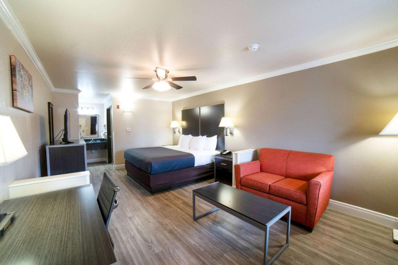 King Room - Non-Smoking at Econo Lodge Inn & Suites Corpus Christi