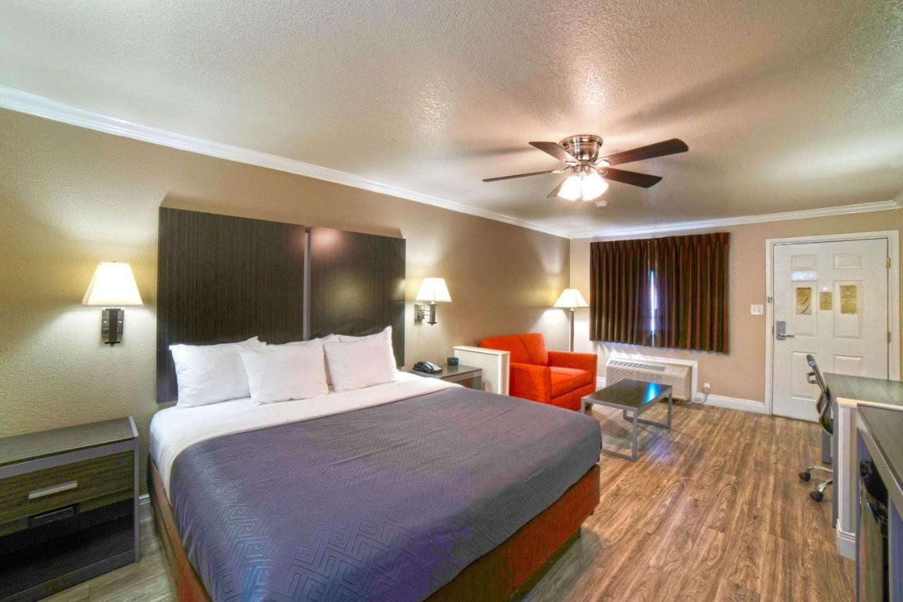 King Room - Non-Smoking at Econo Lodge Inn & Suites Corpus Christi