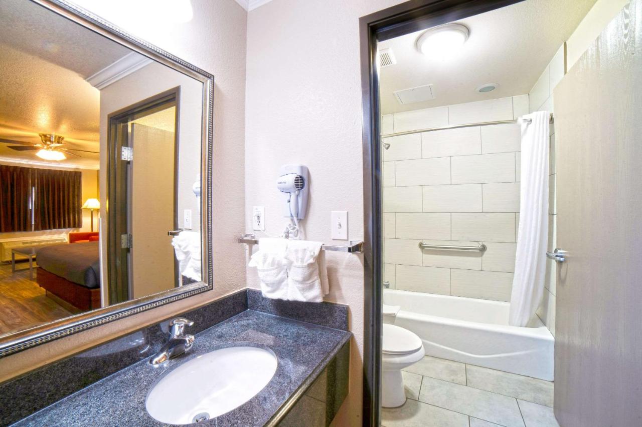 King Room - Non-Smoking at Econo Lodge Inn & Suites Corpus Christi