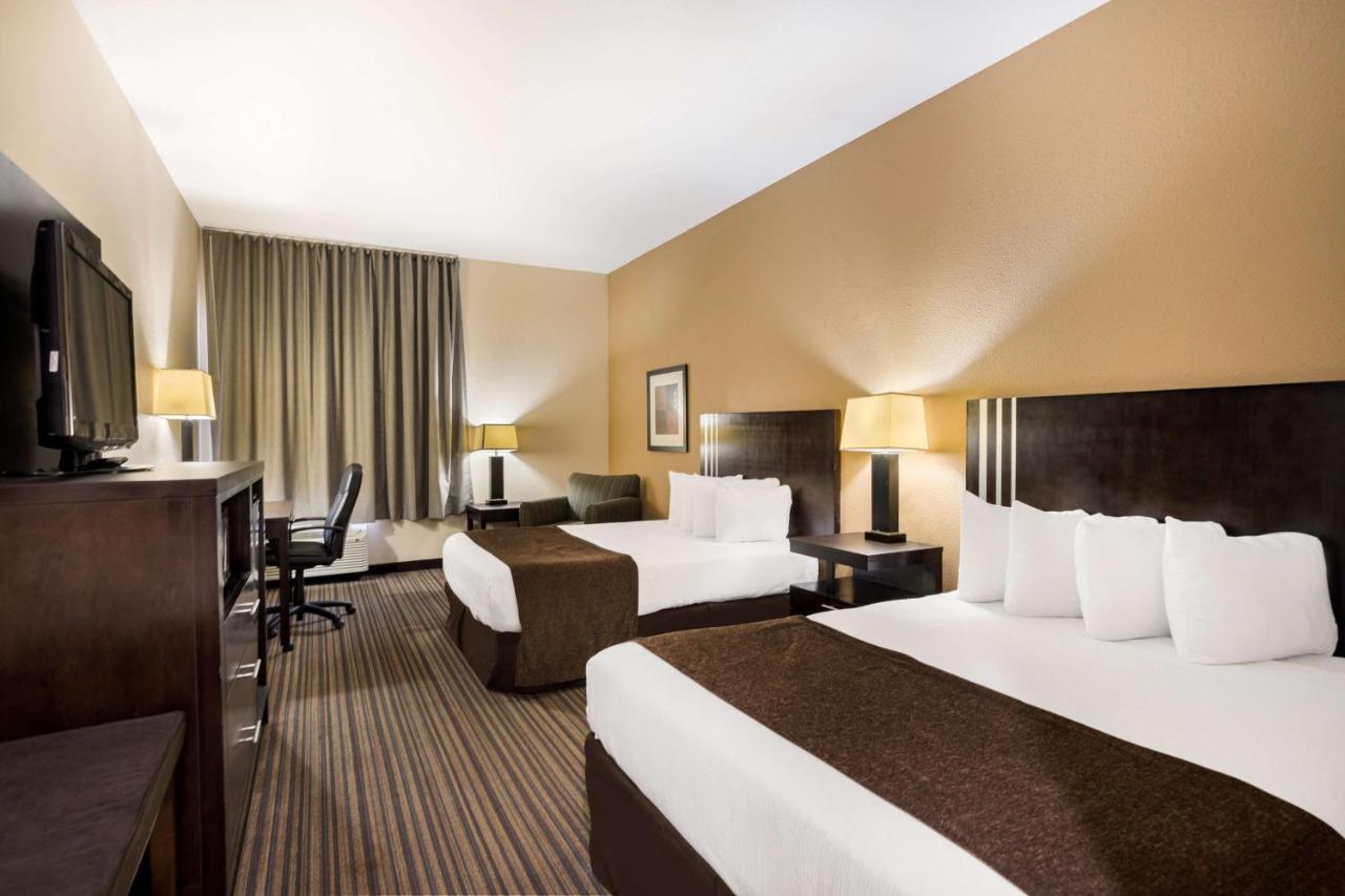 Queen Room with Two Queen Beds - Disability Access/Non-Smoking at Best Western Houma Inn