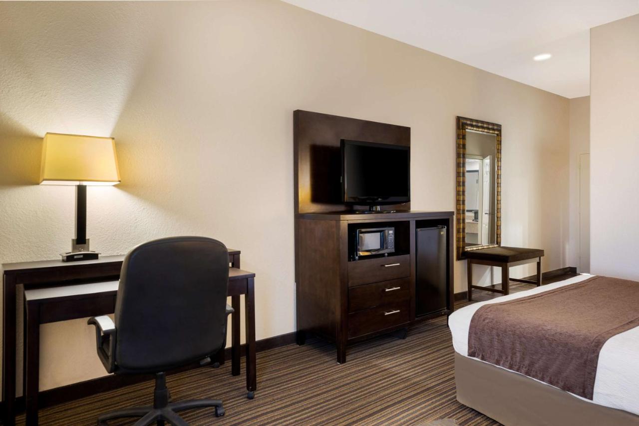 King Room - Non-Smoking at Best Western Houma Inn