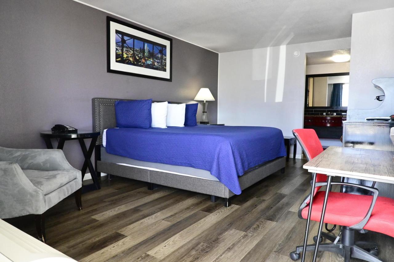 | R Nite Star Inn and Suites -Home of the Cowboys & Rangers