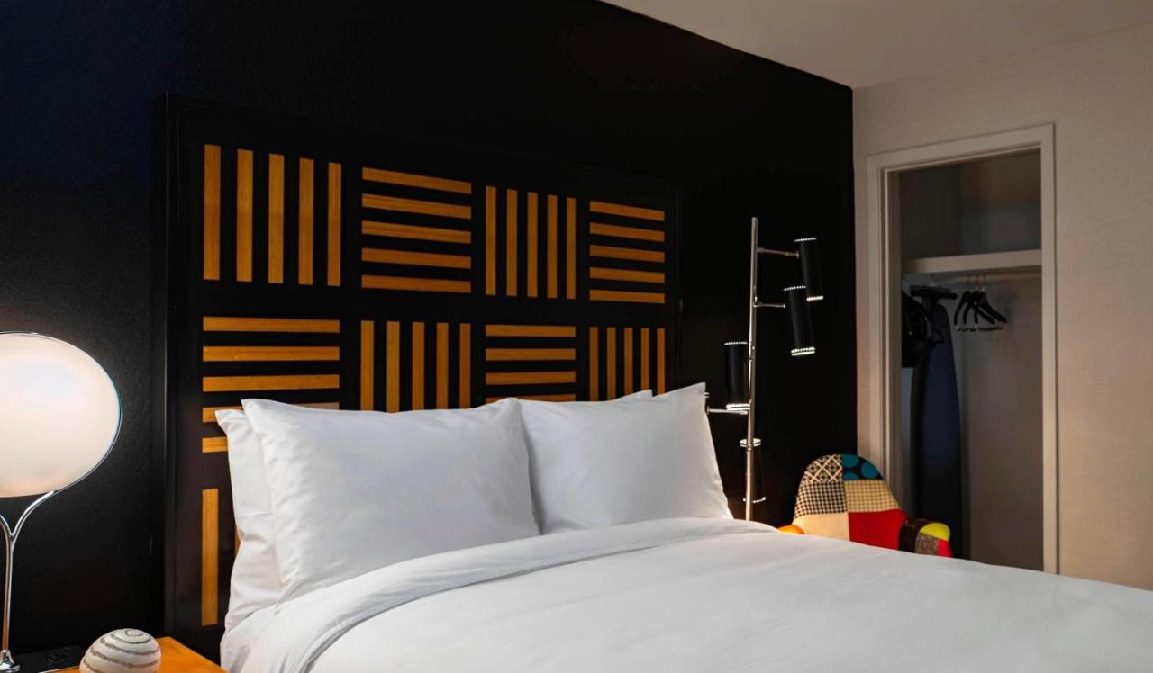 | Renaissance Des Moines Savery Hotel