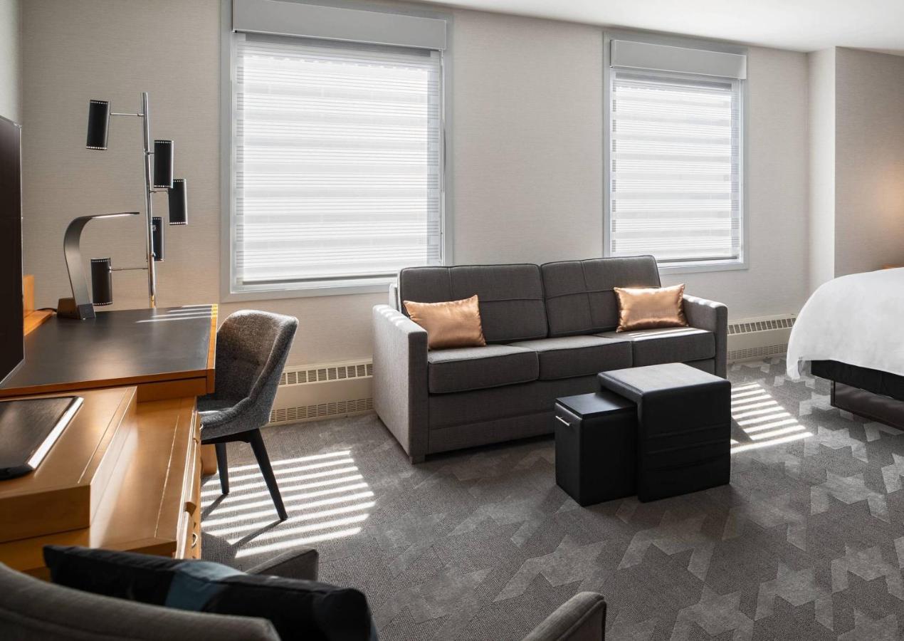 | Renaissance Des Moines Savery Hotel