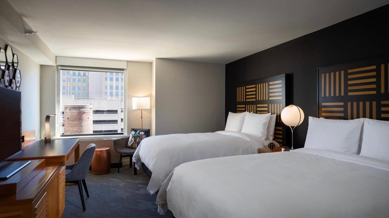 | Renaissance Des Moines Savery Hotel
