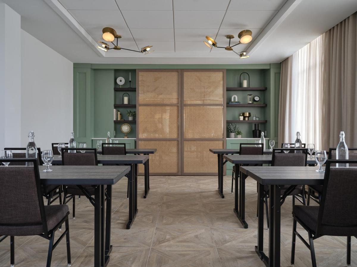  | Six South St. Hotel